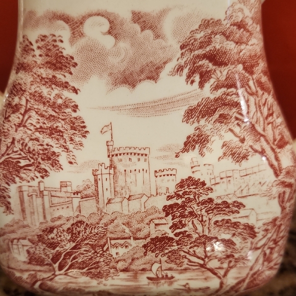 Elegant Red and White Teapot - Picture 2 of 8